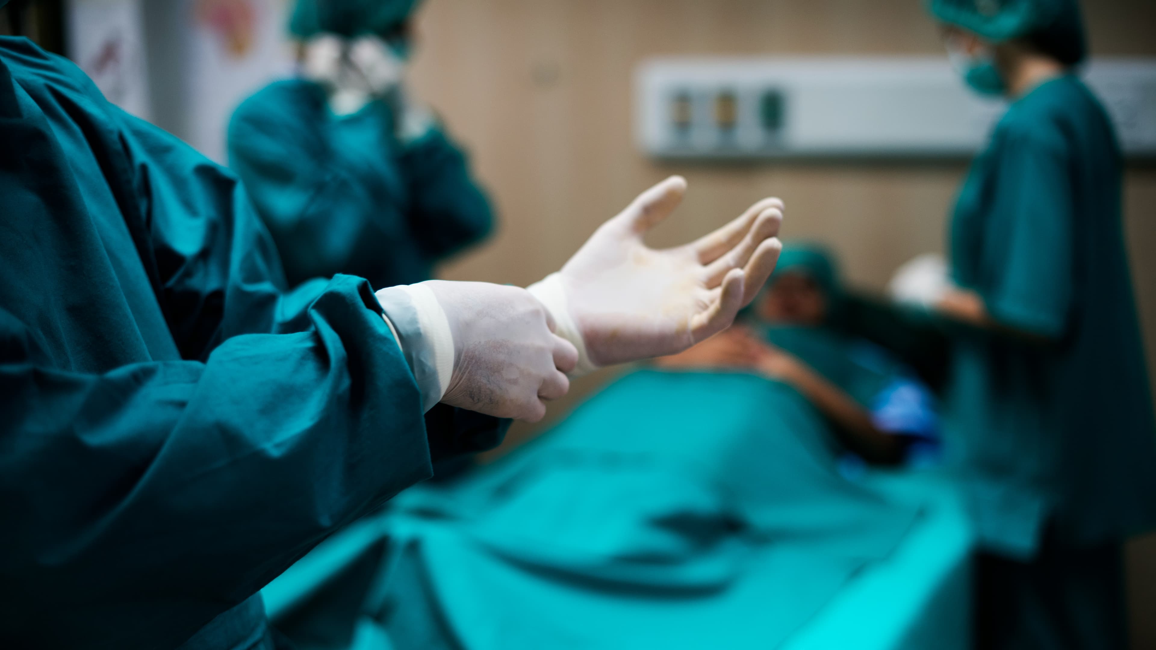 doctors-preparing-operation.jpg